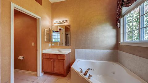 5737 Red Oak Dr, Hoffman Estates, IL 60192 photo 17