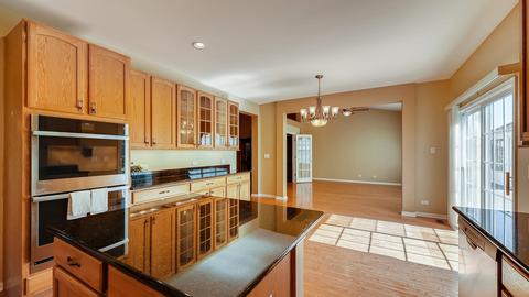 5737 Red Oak Dr, Hoffman Estates, IL 60192 photo 10