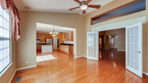 5737 Red Oak Dr, Hoffman Estates, IL 60192 photo 8