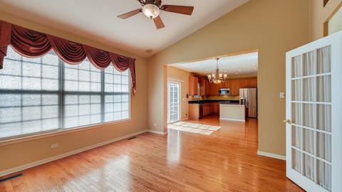 5737 Red Oak Dr, Hoffman Estates, IL 60192 photo 9
