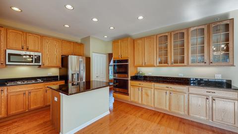 5737 Red Oak Dr, Hoffman Estates, IL 60192 photo 11