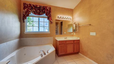 5737 Red Oak Dr, Hoffman Estates, IL 60192 photo 19