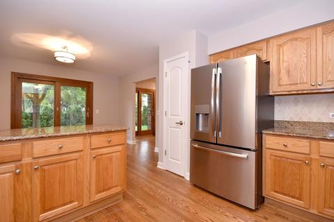 586 N 3rd Ave, Des Plaines, IL 60016 photo 17