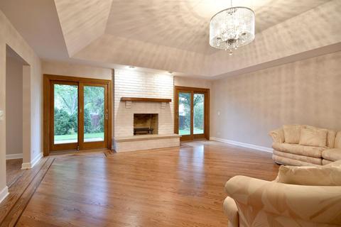 586 N 3rd Ave, Des Plaines, IL 60016 photo 3