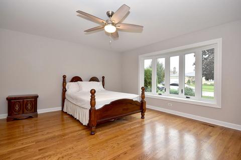 586 N 3rd Ave, Des Plaines, IL 60016 photo 11
