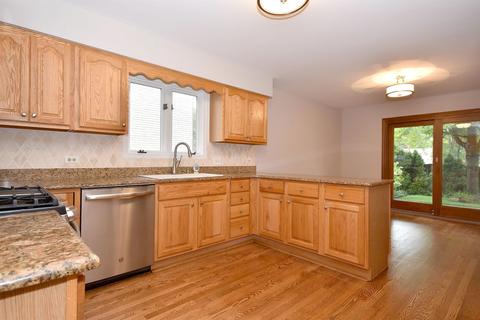 586 N 3rd Ave, Des Plaines, IL 60016 photo 19