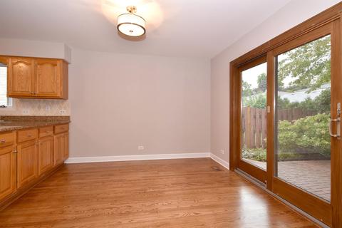 586 N 3rd Ave, Des Plaines, IL 60016 photo 21