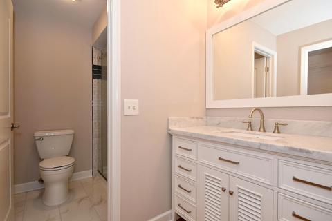 586 N 3rd Ave, Des Plaines, IL 60016 photo 8