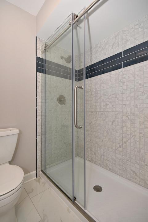 586 N 3rd Ave, Des Plaines, IL 60016 photo 9
