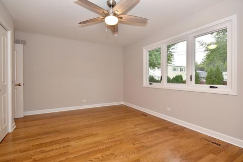586 N 3rd Ave, Des Plaines, IL 60016 photo 13