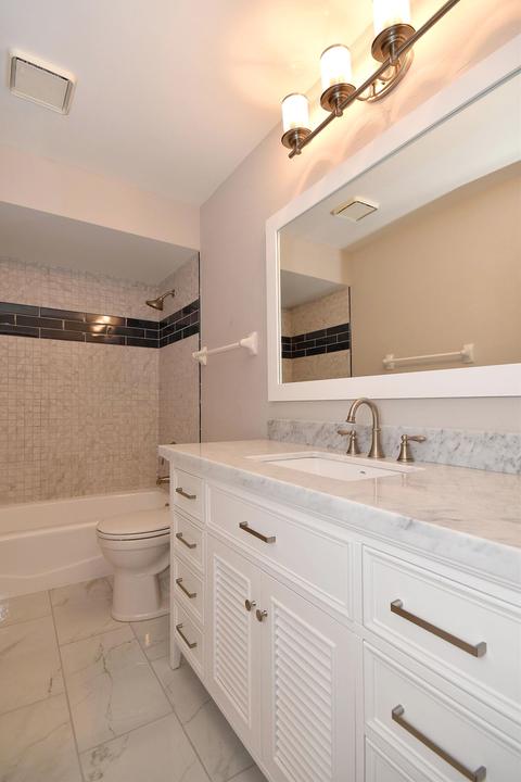 586 N 3rd Ave, Des Plaines, IL 60016 photo 6