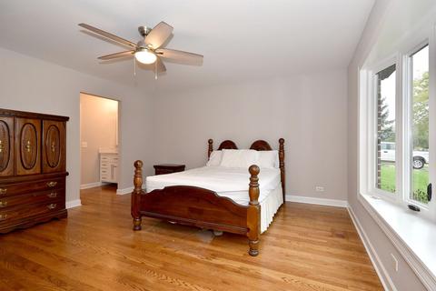 586 N 3rd Ave, Des Plaines, IL 60016 photo 12