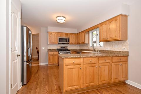586 N 3rd Ave, Des Plaines, IL 60016 photo 16