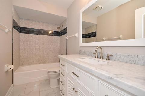 586 N 3rd Ave, Des Plaines, IL 60016 photo 5