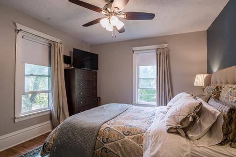 101 Monroe St, Elgin, IL 60123 photo 9