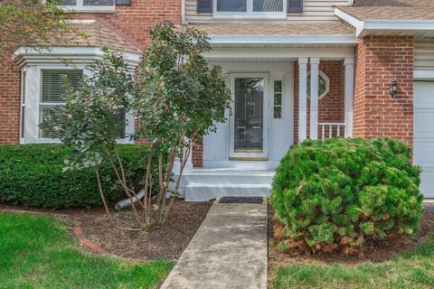 610 Waterfall Ln, Elgin, IL 60124 photo 2