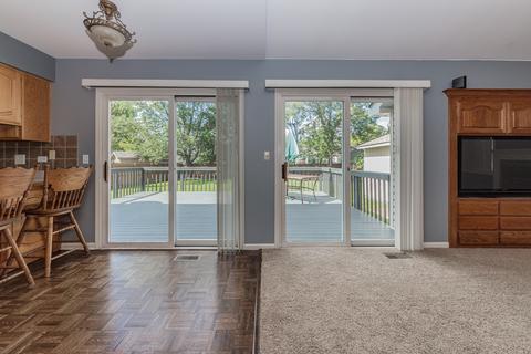 610 Waterfall Ln, Elgin, IL 60124 photo 12
