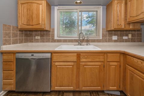 610 Waterfall Ln, Elgin, IL 60124 photo 16