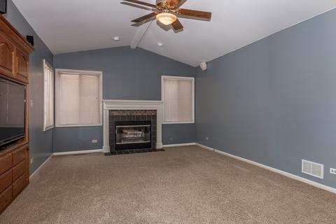 610 Waterfall Ln, Elgin, IL 60124 photo 10