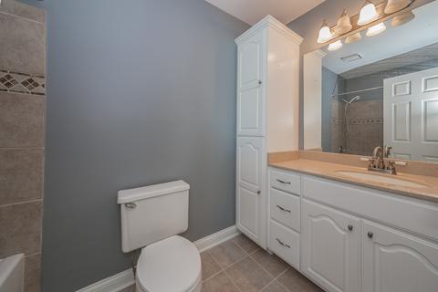 610 Waterfall Ln, Elgin, IL 60124 photo 21