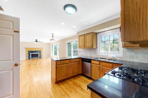 751 Kylemore Dr, Des Plaines, IL 60016 photo 9