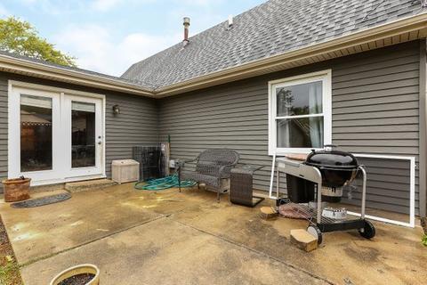 121 Thackeray Dr, Bolingbrook, IL 60440 photo 24