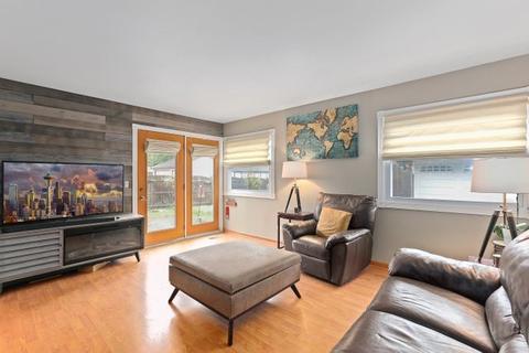 121 Thackeray Dr, Bolingbrook, IL 60440 photo 9