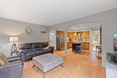 121 Thackeray Dr, Bolingbrook, IL 60440 photo 11