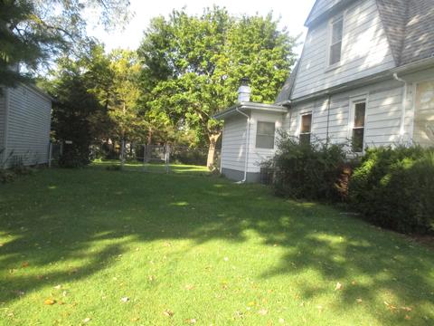 932 Augusta Ave, Elgin, IL 60120 photo 2