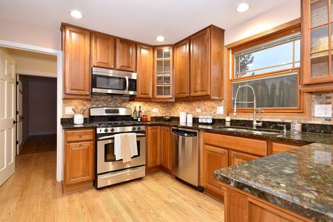 3900 Bordeaux Dr, Hoffman Estates, IL 60192 photo 18