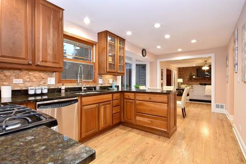 3900 Bordeaux Dr, Hoffman Estates, IL 60192 photo 16