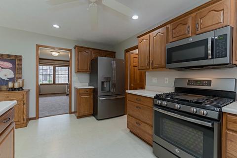 34 Conway Cir, Bloomington, IL 61704 photo 8