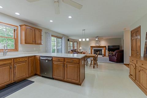 34 Conway Cir, Bloomington, IL 61704 photo 5