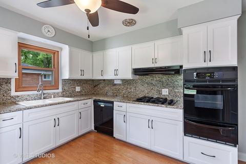 425 Aurora Way, Wheaton, IL 60187 photo 3
