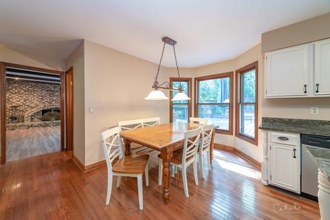 915 Surrey Ln, Algonquin, IL 60102 photo 8