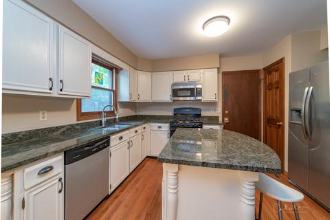 915 Surrey Ln, Algonquin, IL 60102 photo 9