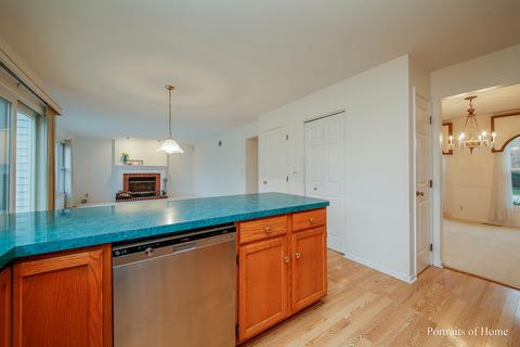 985 Westgate Dr, Aurora, IL 60506 photo 8