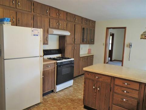 913 Eustace Dr, Dixon, IL 61021 photo 3