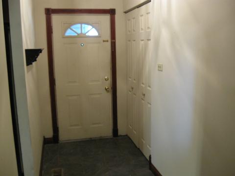 1870 Ashley Rd, Hoffman Estates, IL 60169 photo 2
