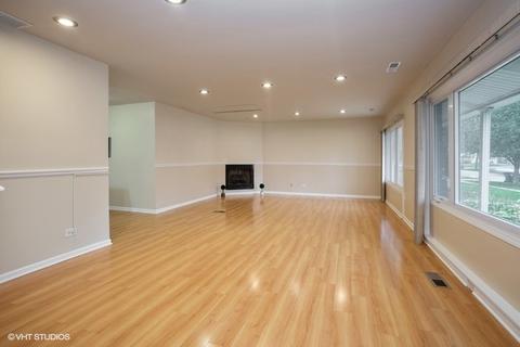 625 Flagstaff Ln, Hoffman Estates, IL 60169 photo 2