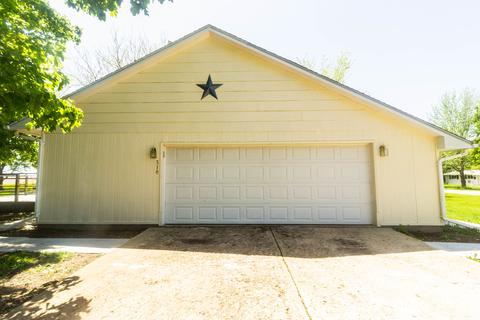 310 W Erickson Gate, Lee, IL 60530 photo 5