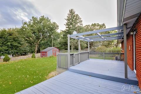 1005 Hayden Dr, Mchenry, IL 60051 photo 2