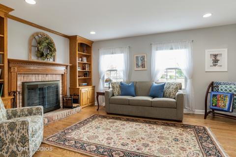 1160 S Appletree Ln, Bartlett, IL 60103 photo 3