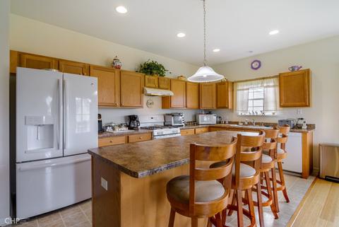 815 Hanson Ave, Mchenry, IL 60050 photo 4