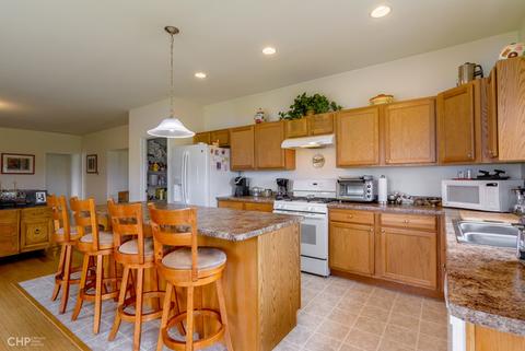 815 Hanson Ave, Mchenry, IL 60050 photo 2