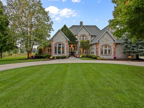12 Stonebrook Ct, Bloomington, IL 61704 photo 1