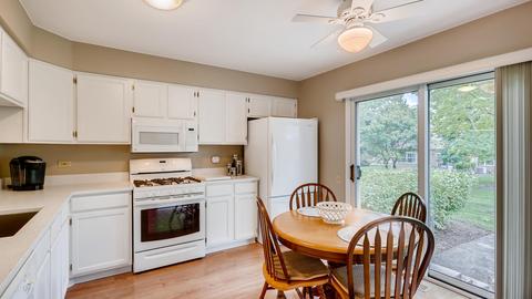 1503 Diamond Dr, Hoffman Estates, IL 60192 photo 9
