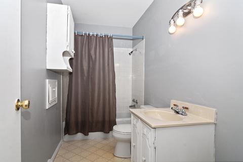 418 E Lee St, Plano, IL 60545 photo 3
