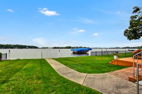 616 Regner Rd, Mchenry, IL 60051 photo 2