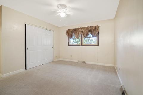 19 Devonshire Cir, Elgin, IL 60123 photo 12